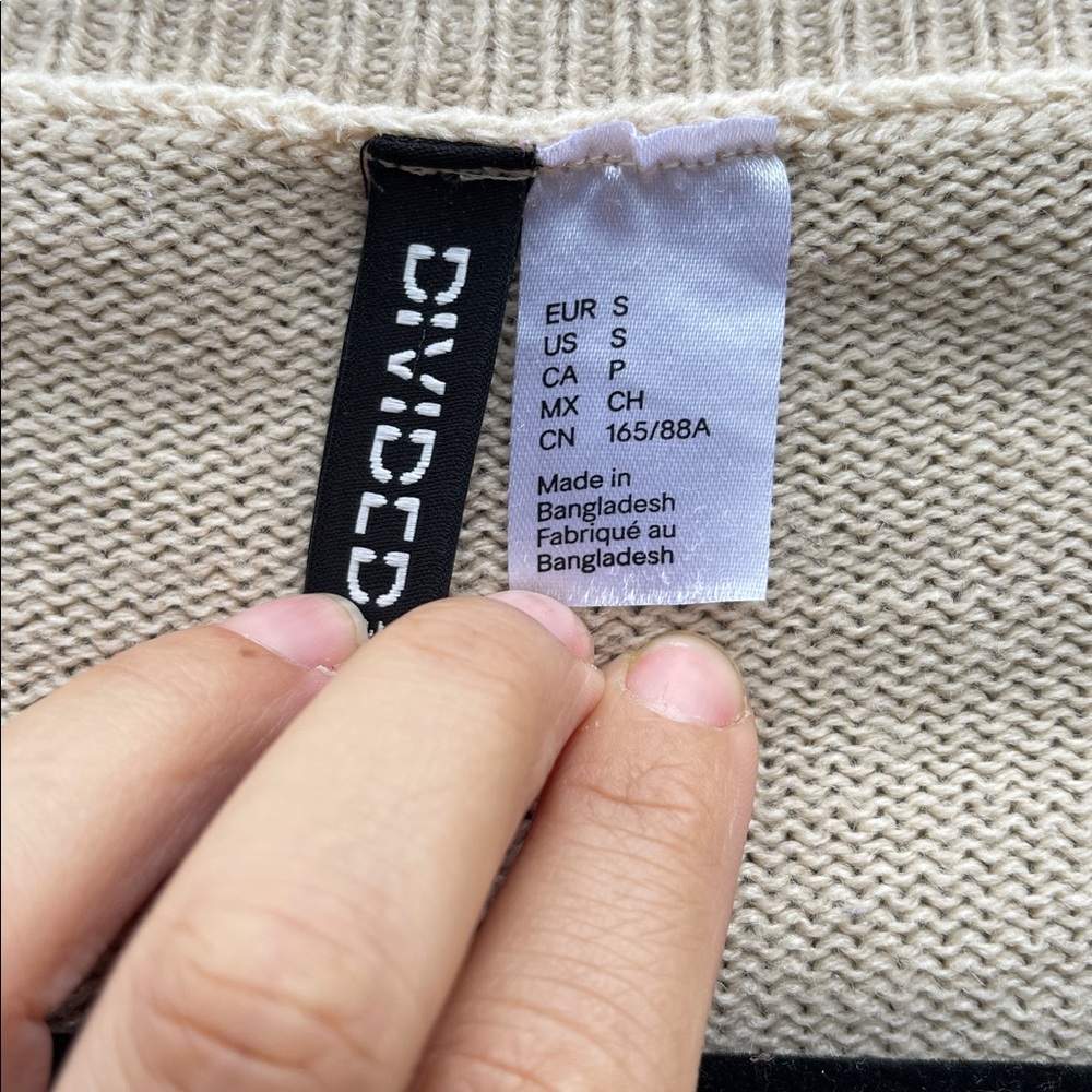 H&M Cream and Black Striped V-Neck Sweater Size: S - Picture 2 of 8